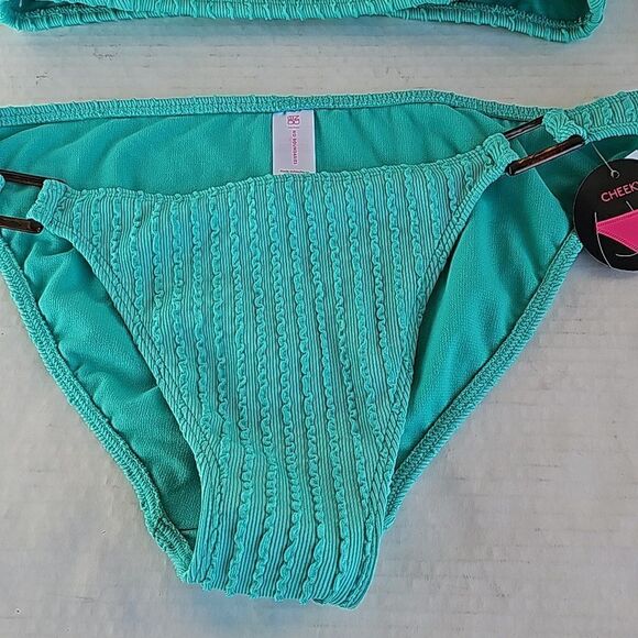 Green bikini features hardware on top and bottom size med (7-9) - Picture 3 of 10